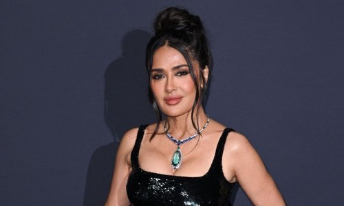 Salma Hayek otkrila kako prikriva sijede: Ovo svaka žena ima u svojoj kupaonici