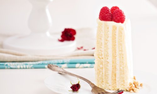 Najljepša i najsočnija bijela torta: Ovo je tajna sočnog i mekog biskvita