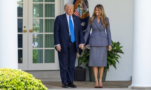Teško je pronaći manu Melaniji Trump: Pradin komplet i cipele koje su uvijek pun pogodak