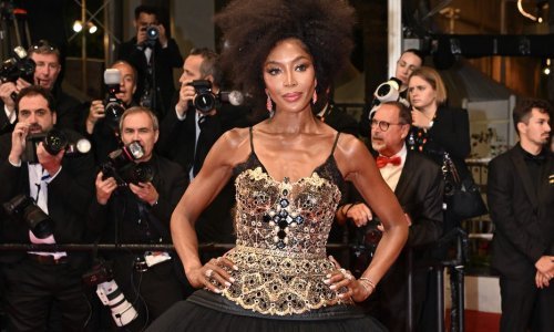 I u šestom desetljeću krade show: Haljina Naomi Campbell nešto je posebno