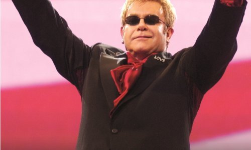 Elton John želi s Putinom razgovarati o gay pravima
