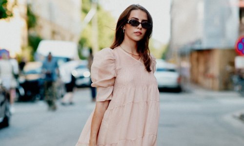 Crna torbica koja ide uz sve i nosi se svaki dan: Izgleda luksuzno, a košta 22 eura