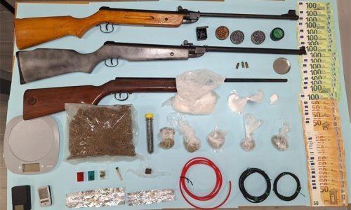 Uhićen dalmatinski diler, bio je i naoružan do zuba. Policija oduzela i veću svotu novca