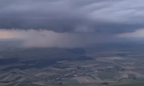 Potop u Osijeku; helikopter hitne pomoći snimio olujnu ćeliju iznad grada