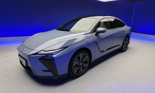 Lexus predstavio novi ES: Profinjena limuzina nova je definicija luksuza i stila