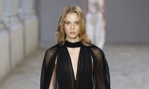 U Zaru je stigla haljina koja izgleda kao da je sišla s modne piste, teško da će proći nezamijećeno