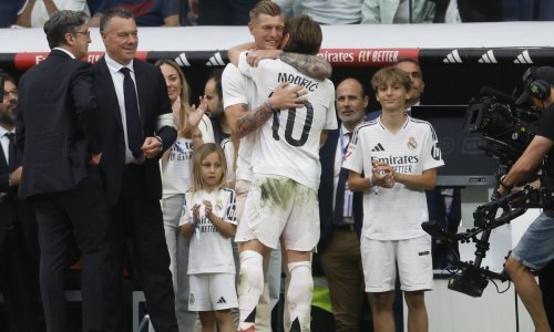 Kad je Luka izašao iz igre, plakao je cijeli Bernabeu, a onda se na semaforu pojavila rečenica na hrvatskom