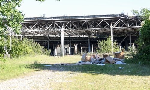 Bolnica koja to nikad nije bila: Desetljećima korištena kao skladište za siću. Ovo su cijene