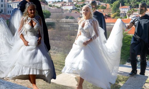 Na dubrovačku tvrđavu popela se bosonoga, a o njezinoj vjenčanici pričat će se još danima
