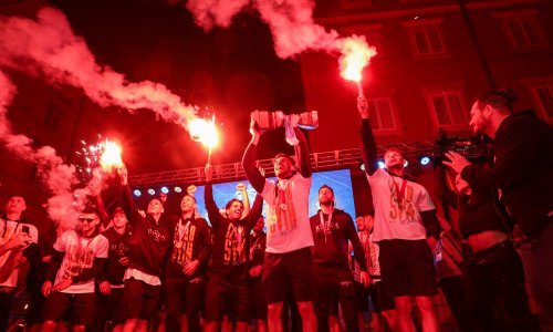Pogledajte veliko slavlje; više od 20.000 navijača na Korzu dočekalo nogometaše Rijeke