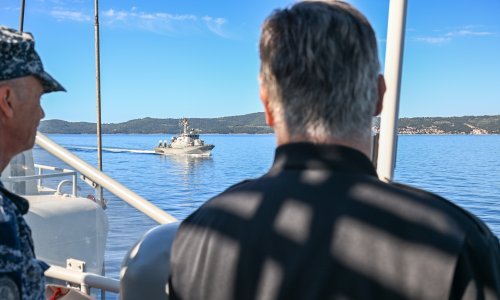 Milanović proveo dan na raketnoj topovnjači, pogledajte što su mu pokazali pripadnici HRM-a