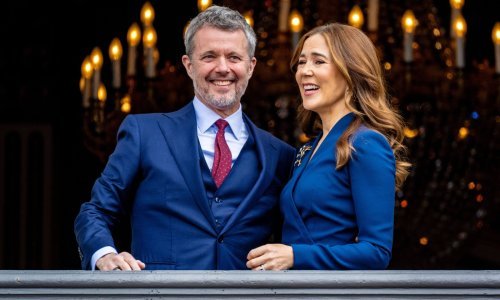 Malo koja haljina laska liniji poput ove: Lijepa kraljica nosi je u najposebnijim prilikama