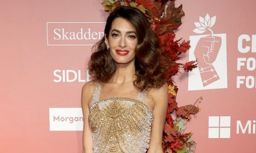 Kakva haljina, kakva silueta: Amal Clooney izgleda bolje no ikada, a Georgea Clooneyja ni na vidiku