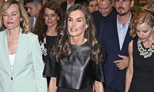 Nijedne hlače ne izdužuju noge poput ovih: Potpuno 'brišu' trbuh i laskaju liniji