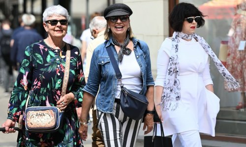 Koliko poznatih na špici: Kosor osvojila elegancijom, Holy s novim cipelama, a tu je zvijezda realityja...