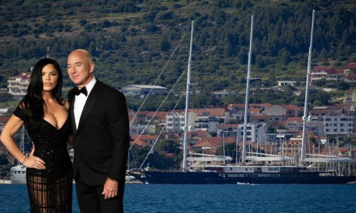 Bezosova luksuzna mega jahta uplovila u Kaštela, a svi se pitaju samo jedno...