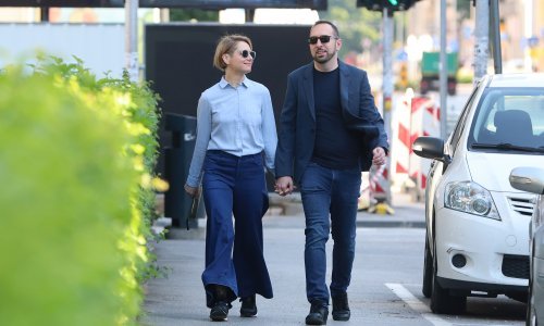 Njegova najveća podrška: Tomislav Tomašević i supruga Iva držali su se za ruke