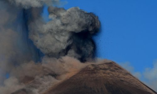 Urušio se krater najvišeg vulkana u Europi, uzdigao se oblak viši od šest kilometara