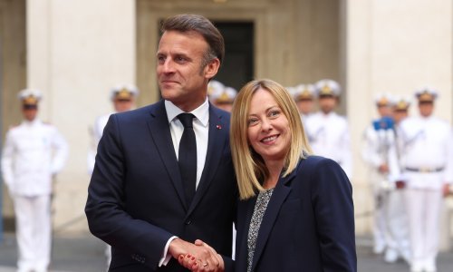 Giorgia Meloni ovim je odijelom poslala Macronu jasnu poruku