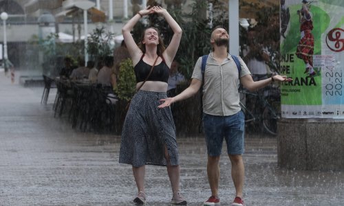 Stiže promjena vremena: Popodne pljuskovi, grmljavina i olujni vjetar
