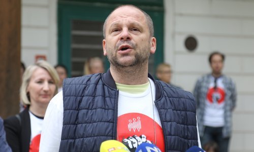 Nobilo je još u travnju osnovao stranku. Zanimljivo je tko je bio na osnivačkoj skupštini