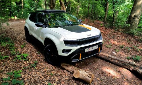 Jeep na planinarskoj avanturi Highlander: Avenger 4xe The North Face Edition na Medvednici