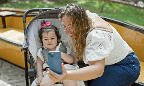 Stručnjaci otkrili koliko vremena mala djeca smiju provesti pred ekranima