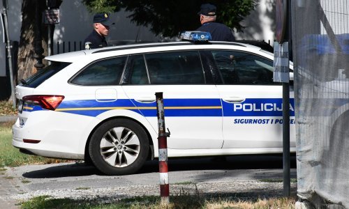 Nastavnik razbijao školski inventar, intervenirala policija