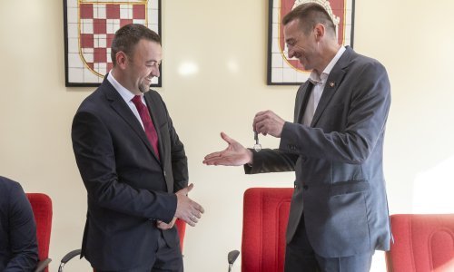 Penava u Vukovaru predao vlast Pavličeku: Potrebno je puno znanja, energije i sreće