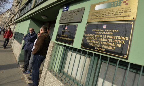 VEM od udruge U ime obitelji traži očitovanje zbog tekstova o lezbo-bi bendu