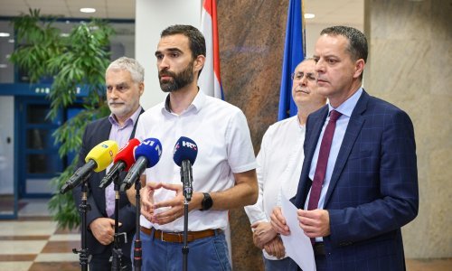 Nakon pet i pol sati iza zatvorenih vrata sindikati i ministarstvo se dogovorili