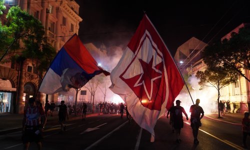 Kaos u Beogradu, Delije na skuterima u osvetničkom napadu na Grobare