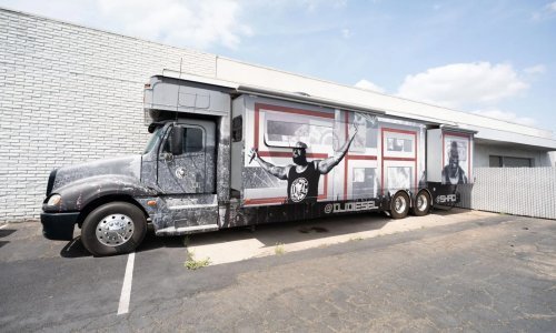 Palača na kotačima: Zavirite u spektakularan kamper slavnog Shaquillea O'Neala