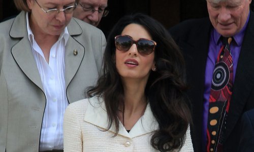 Pokušala je proći nezamijećeno: Amal Clooney 'uhvaćena' u najboljim trapericama i još ljepšoj bluzi