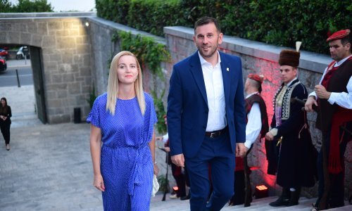 Supruga splitskog gradonačelnika nastavlja nizati odlične stajlinge