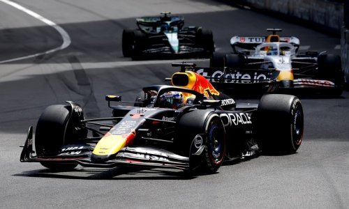 Max Verstappen najbrži, Charles Leclerc izletio i Ferrarijem se zabio u zid