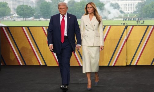 Melania iznenadila odabirom cipela: Za Trumpov rođendan malo se 'zaigrala'