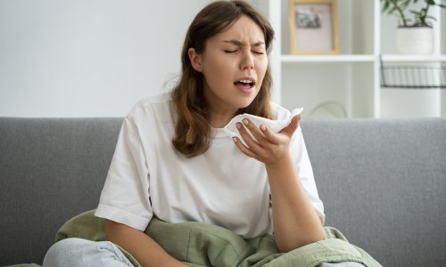 Ako stalno kašljete i kišete kod kuće, problem možda nije u vama – nego u ovome