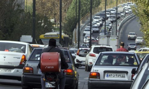Tisuće bježe iz Teherana nakon izraelskih napada, kilometarski redovi na pumpama