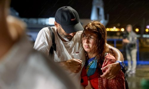 Pogledajte snimke spašavanja putnika potonulog katamarana: More tijekom oluje prodrlo u brod