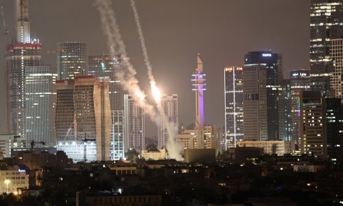 Dron pogodio spremnik goriva kod aerodroma u Dubaiju: Buknuo požar