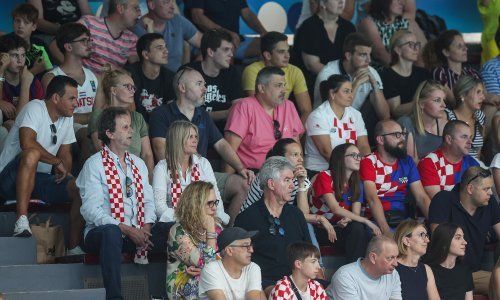 Skandal na SP-u vaterpolu u Zagrebu! Majka talijanskog golmana gađala Srbe jer su joj sina uhvatili za testise