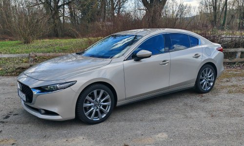 Vozili smo Mazdu3 2.5 e-Skyactiv G 140: Elegantna i sofisticirana limuzina s izvrsnim motorom