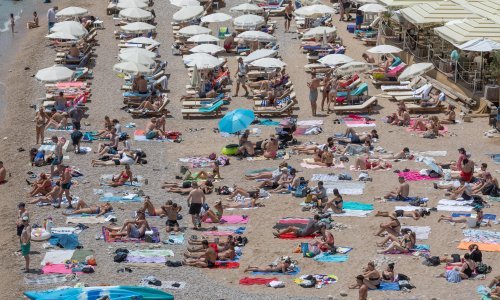 FOTO Krcate plaže: Brojni kupači danas uživaju na hrvatskoj obali