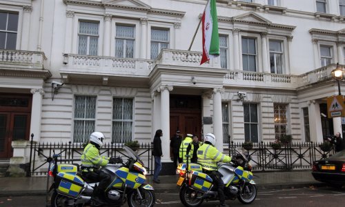 Žestoki sukob ispred iranske ambasade u Londonu, ima i teško ozlijeđenih