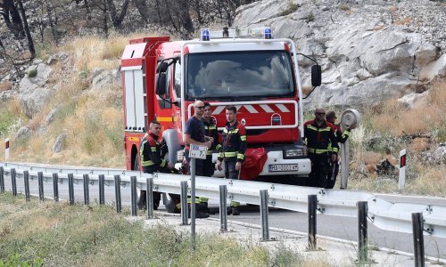 Više od 100 vatrogasaca gasilo šest požara na Makarskoj rivijeri, uvode se noćne patrole