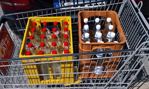 Pića u nekim staklenim bocama sadrže više mikroplastike nego ona u plastičnima