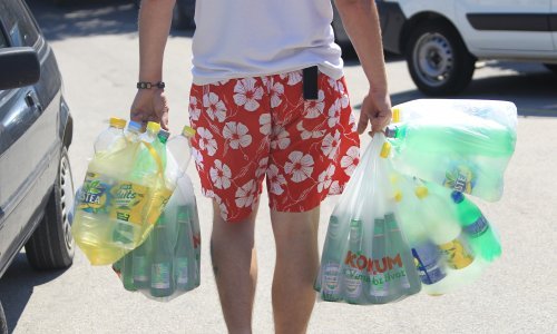 Iznenađujuće otkriće: Razina mikroplastike veća u staklenim bocama