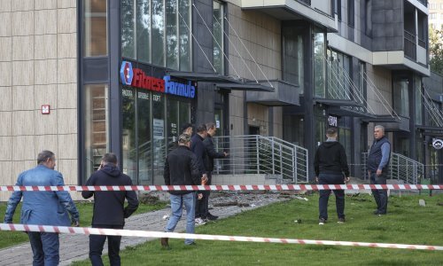 Ukrajinski dronovi zapalili rusko skladište nafte, izazvali požar u stambenoj zgradi