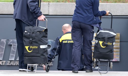 Nastavlja se trend: Manje pisama, a više paketa i prihoda od poštanskih usluga
